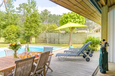 Piscine de l'établissement Lagrange Vacances La Clairière aux Chevreuils ou située à proximité