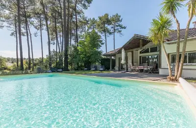 Piscine de l'établissement Madame Vacances Les Dunes de la Prade ou située à proximité