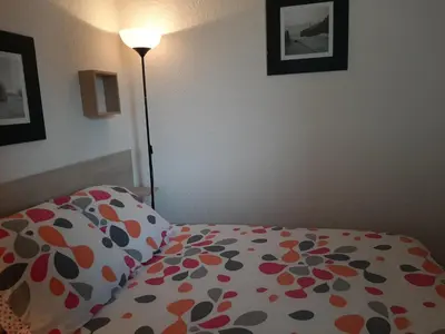 Un ou plusieurs lits dans un hébergement de l'établissement Appartement rénové au 2ème étage, près de la plage à Seignosse - FR-1-239-114