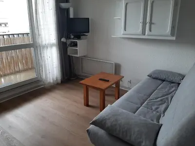 Télévision ou salle de divertissement dans l'établissement Appartement rénové au 2ème étage, près de la plage à Seignosse - FR-1-239-114