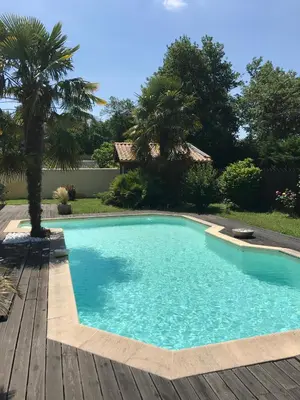 Piscine de l'établissement Les Rives du Bassin ou située à proximité