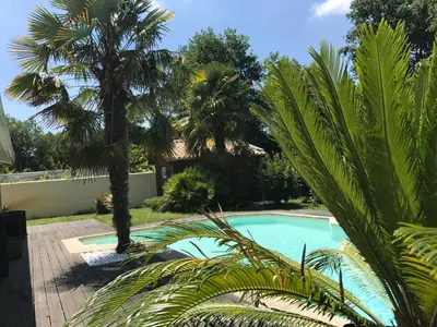 Piscine de l'établissement Les Rives du Bassin ou située à proximité