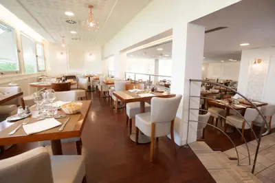 Restaurant ou autre lieu de restauration dans l'établissement Grand Hotel