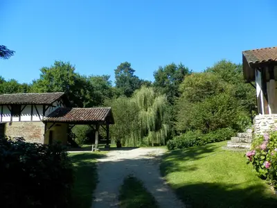 Jardin de l'établissement Moulin de Saint Cricq - Gîte insolite