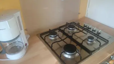 Cuisine ou kitchenette dans l'établissement MOBIL HOME 43 dans Camping 4 Etoiles