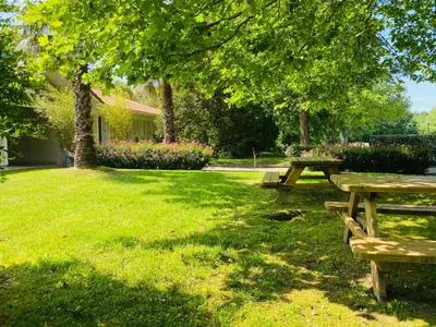 Jardin de l'établissement The Originals City, Hôtel Le Lodge, Ondres, Bayonne Nord