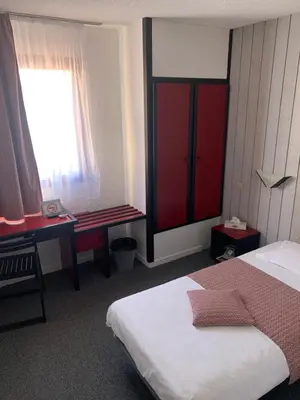 Un ou plusieurs lits dans un hébergement de l'établissement Hotel Atlantide