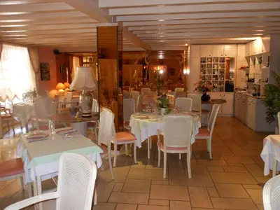 Restaurant ou autre lieu de restauration dans l'établissement Le Central
