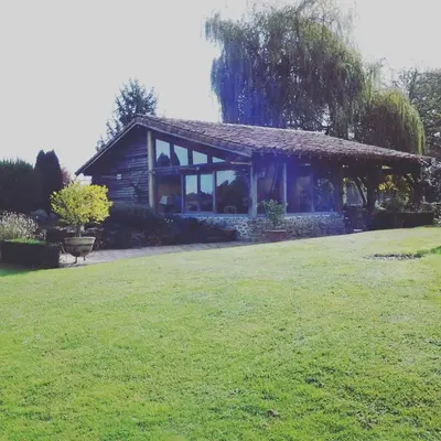 Jardin de l'établissement Les Hotes Des Guillemets
