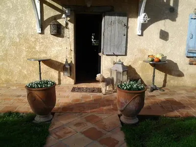Jardin de l'établissement Les Hotes Des Guillemets