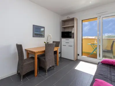 Cuisine ou kitchenette dans l'établissement Studio rénové face à la dune, proche plage et commerces, idéal pour 2 personnes - FR-1-239-150