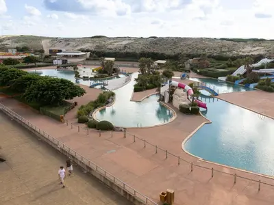 Piscine de l'établissement Studio rénové face à la dune, proche plage et commerces, idéal pour 2 personnes - FR-1-239-150 ou située à proximité