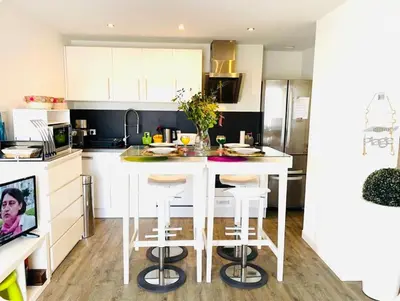 Cuisine ou kitchenette dans l'établissement Le Neptune