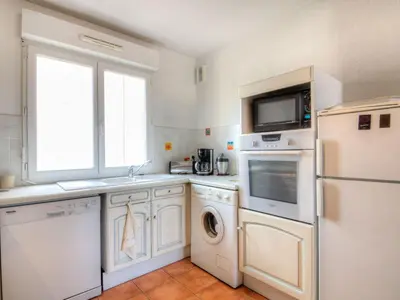 Cuisine ou kitchenette dans l'établissement Apartment les Terrasses du Cap by Interhome
