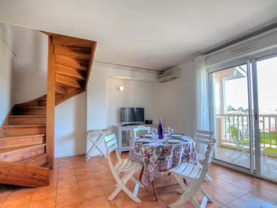 Coin salon dans l'établissement Apartment les Terrasses du Cap by Interhome