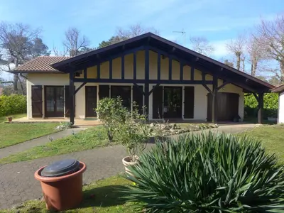 Jardin de l'établissement Holiday Home Mauriac by Interhome