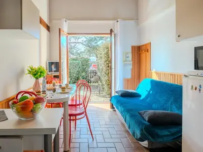 Coin salon dans l'établissement Apartment Les Landaises-5 by Interhome