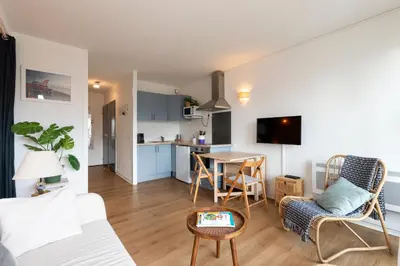 Télévision ou salle de divertissement dans l'établissement Point d'Or