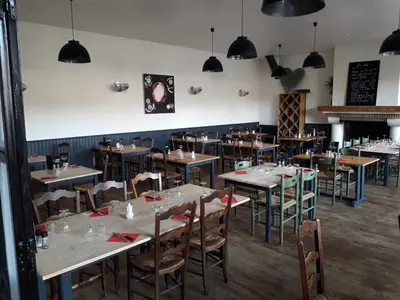 Restaurant ou autre lieu de restauration dans l'établissement lOberge