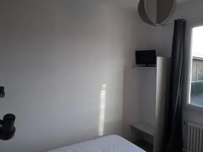 Télévision ou salle de divertissement dans l'établissement lOberge