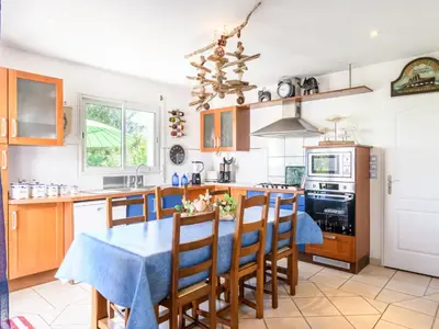 Cuisine ou kitchenette dans l'établissement Holiday Home La Clairière by Interhome