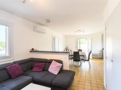 Coin salon dans l'établissement Holiday Home Petrocq by Interhome
