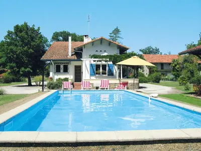 Piscine de l'établissement Holiday Home Le Belon by Interhome ou située à proximité