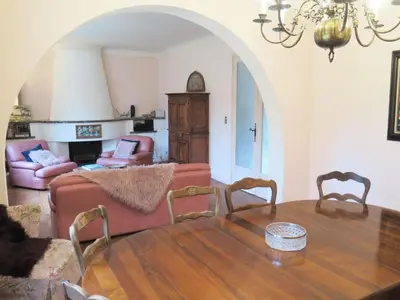 Coin salon dans l'établissement Holiday Home Le Belon by Interhome