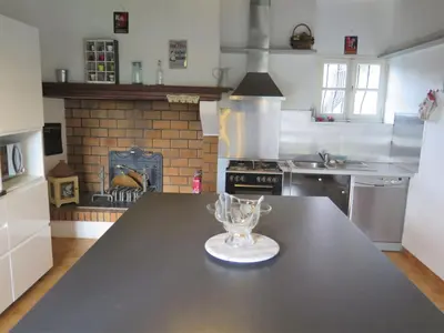Cuisine ou kitchenette dans l'établissement Holiday Home Aucéloun by Interhome