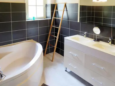 Salle de bains dans l'établissement Holiday Home Aucéloun by Interhome
