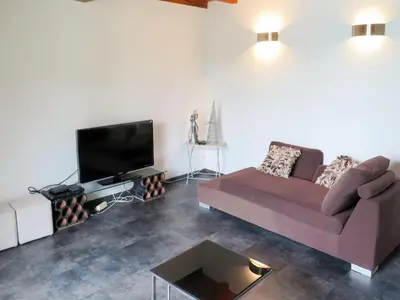 Télévision ou salle de divertissement dans l'établissement Holiday Home Aucéloun by Interhome
