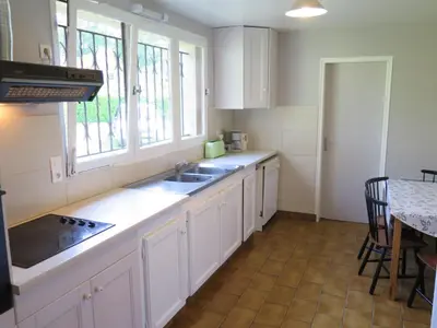 Cuisine ou kitchenette dans l'établissement Holiday Home Cherte by Interhome