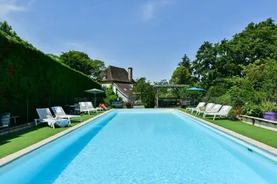 Piscine de l'établissement Logis Auberge du Relais - Hôtel & Restaurant ou située à proximité