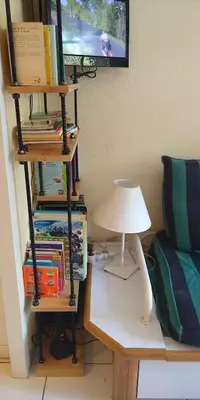 Bibliothèque dans l'appartement
