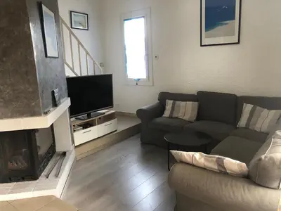 Télévision ou salle de divertissement dans l'établissement Maison landaise moderne avec piscine chauffée et spa