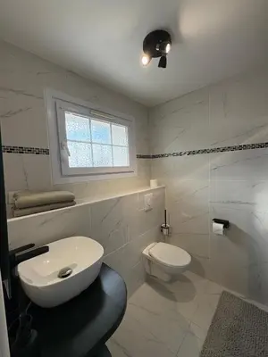 Salle de bains dans l'établissement Maison d'hôtes - La Forge de Clermont