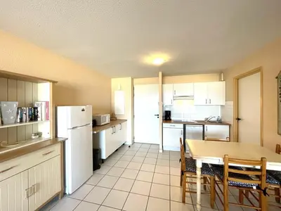 Cuisine ou kitchenette dans l'établissement Appartement T2 à Vieux-Boucau, terrasse, animaux admis, parking privé - FR-1-379-33
