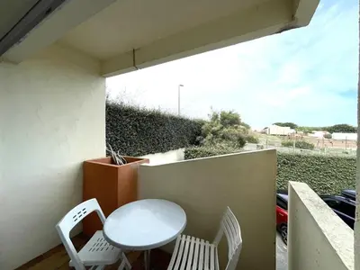 Balcon ou terrasse dans l'établissement Studio cosy pour 2 avec animaux acceptés et parking privé proche de l'océan - FR-1-379-32