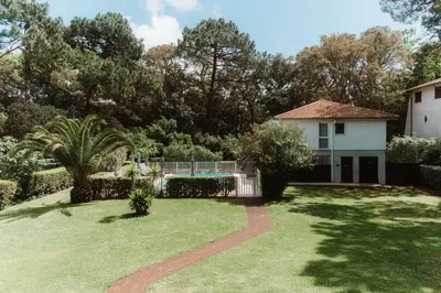 Jardin de l'établissement Hôtel Les Fougères - Hossegor