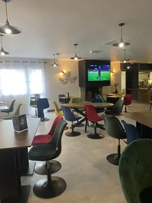 Télévision ou salle de divertissement dans l'établissement FastHôtel Mont de Marsan - Un Hôtel FH Collection