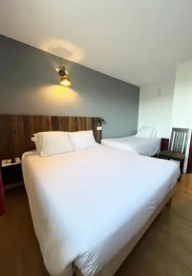 Un ou plusieurs lits dans un hébergement de l'établissement FastHôtel Mont de Marsan - Un Hôtel FH Collection