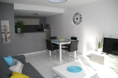 Télévision ou salle de divertissement dans l'établissement Comme à la maison
