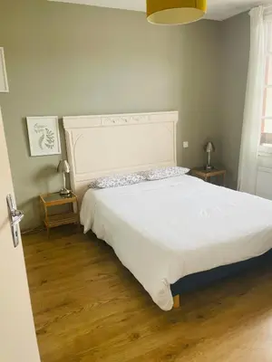 Un ou plusieurs lits dans un hébergement de l'établissement Hôtel et RESTAURANT traditionnel L' Escalandes