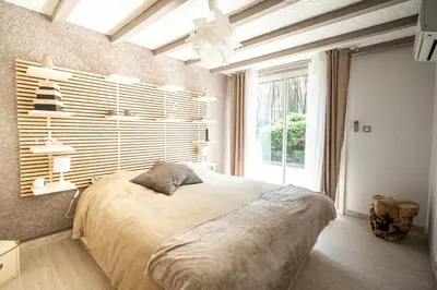Un ou plusieurs lits dans un hébergement de l'établissement Villa Messanges (piscine & spa)