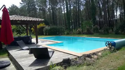 Piscine de l'établissement Villa Messanges (piscine & spa) ou située à proximité