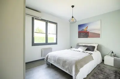Un ou plusieurs lits dans un hébergement de l'établissement Villa Messanges (piscine & spa)