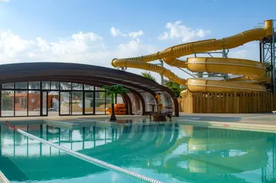 Piscine de l'établissement Chalet Camping Les Vignes ou située à proximité