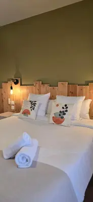 Un ou plusieurs lits dans un hébergement de l'établissement Hôtel La Baïne
