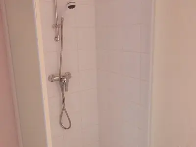 Salle de bains dans l'établissement Appartement 1 chambre, 2 cabines - 4 pers - Vue océan - FR-1-379-80