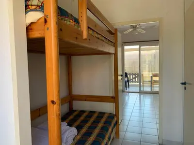 Un ou plusieurs lits dans un hébergement de l'établissement Biscarrosse Plage - Studio cabine: 4 pers, proche plages et commerces, ménage inclus - FR-1-319-191
